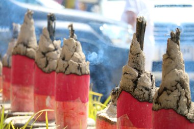 yanık tütsü sopa vardır dini inançları öğrencileri wor göster