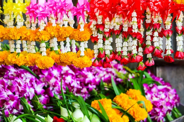 Taze çiçek çelenk buddhi kutsal şeyler ibadet için kullanılır