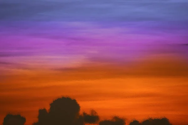 Colorido pôr-do-sol nuvem laranja e sol no céu — Fotografia de Stock
