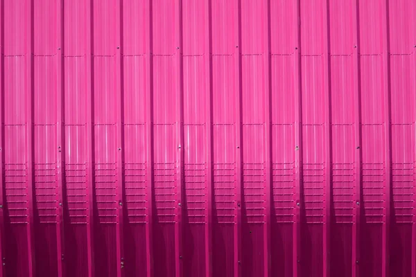 Modello di lamiera rosa e disegno linea verticale — Foto Stock