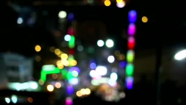 flou et bokeh lumière multicolore dans la casserole du centre commercial de nuit et panorama 