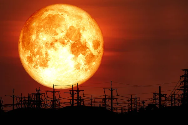 Super milk blood moon back on silhouette electric pole on night — стоковое фото