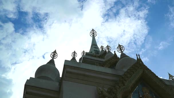 Laps de temps de la pagode et le nuage passe en mouvement sur le dessus — Video