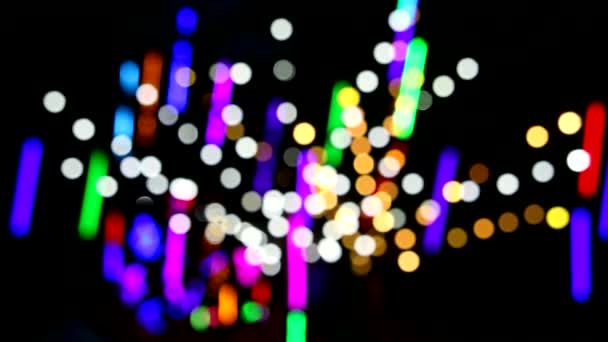 Dönme dolap renkli ve gece pazarı fuarında neon ışık haddeleme — Stok video