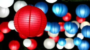 kırmızı ve renkli lamba iç dekorasyon rüzgar tarafından salıncak