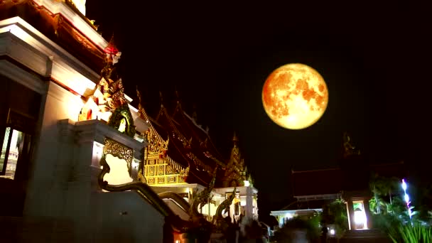 Super Blood Moon op de avond van de tempel in Vesak Dag, elementen van dit beeld ingericht door NASA — Stockvideo