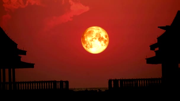 Super lune de sang sur silhouette abandonner pavillon dans la mer, Éléments de cette image fournie par la NASA — Video