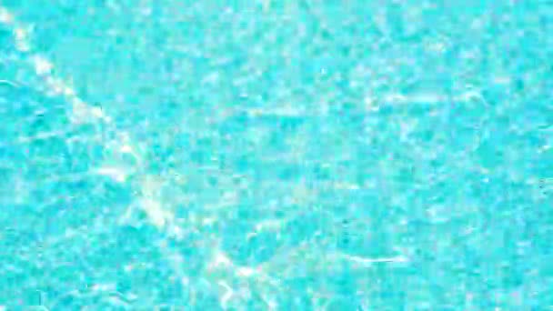 Ljusblå på vatten i havs ytan med ljusreflektioner — Stockvideo