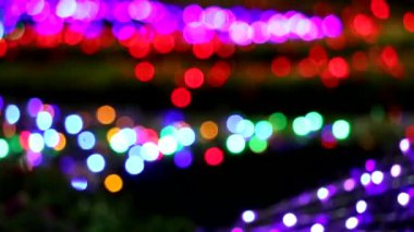 gece bahçe alanında çok renkli bulanıklık ışık dekorasyon