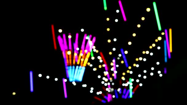 Colorido de luz de neón rodante y bokeh en feria del mercado nocturno — Vídeo de stock