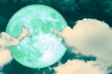 gece gökyüzünde siluet yığın bulut geri yeşil çilek ay