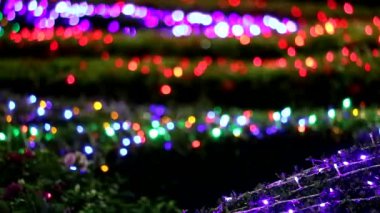 gece bahçe alanında çok renkli bulanıklık ışık dekorasyon1