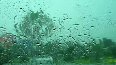 yol kenarında sürücü park araba çünkü yağmur damla şiddetli fırtına rüzgar