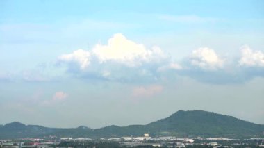 bulut öğleden sonra dağa hareket