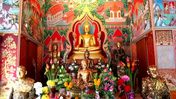 Bouddha et moine modèle à Nong Kead Yai Temple — Video