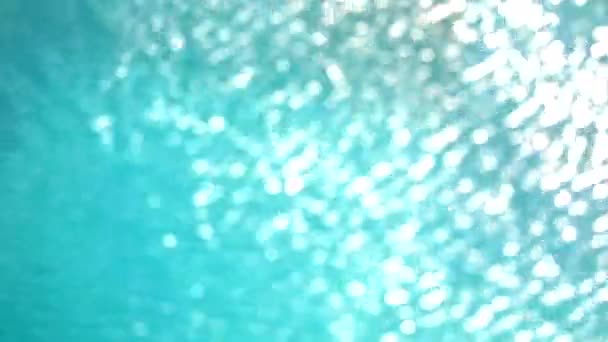 reflet surface bleu vague eau sur piscine abstrait flou coloré1 