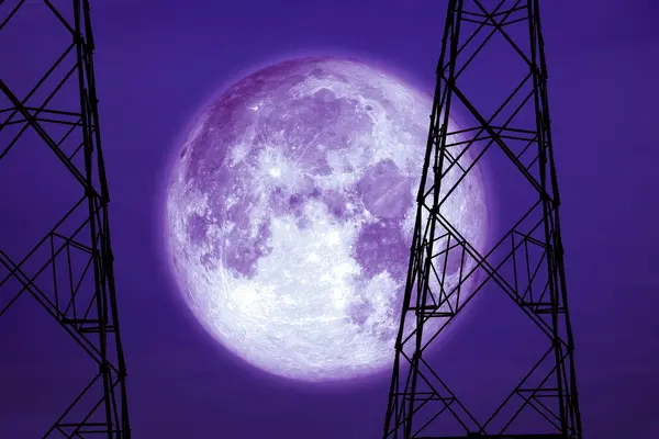 Vollmond am Himmel und Silhouette Strommast — Stockfoto