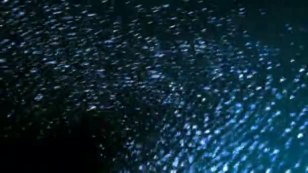 Blur ren klart av mörkt blått vatten i poolytan med ljusreflektioner solljus — Stockvideo