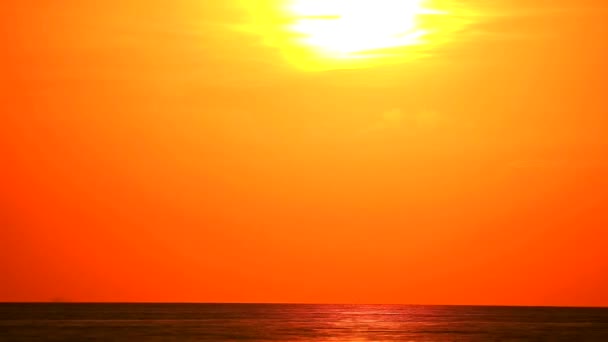 Sonnenuntergang zurück orange und Gegenlicht und rote Farbe der Wolken1 — Stockvideo
