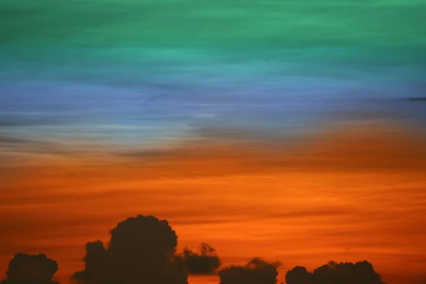 Colorido puesta de sol naranja nube y sol en el cielo — Foto de Stock