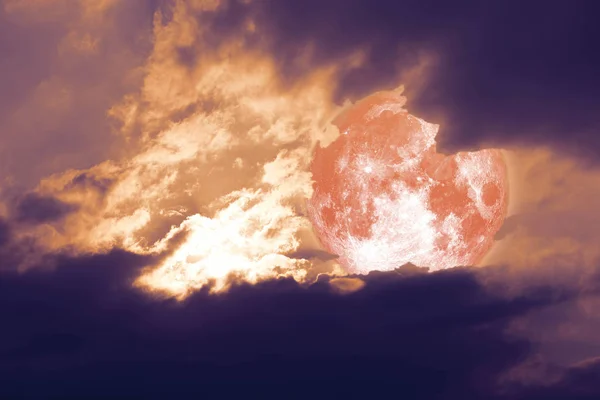 Pleine lune de récolte de retour sur la silhouette nuage sur le coucher du soleil ciel — Photo