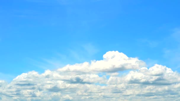 Cumulo cielo blu puro e time lapse e nube bianca in movimento — Video Stock