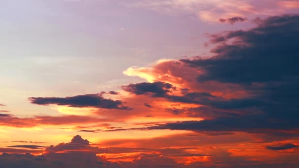 Dark red sunset sky and sunlight back on silhouette orange cloud — Stock Video