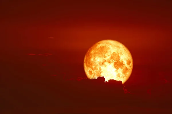 Συγκομιδή φεγγάρι αίματος πίσω στη σιλουέτα κόκκινο πορτοκαλί σύννεφο και τη νύχτα — Φωτογραφία Αρχείου