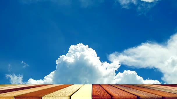 Piezas de madera piso y cielo azul nube blanca movimiento lapso de tiempo — Vídeos de Stock