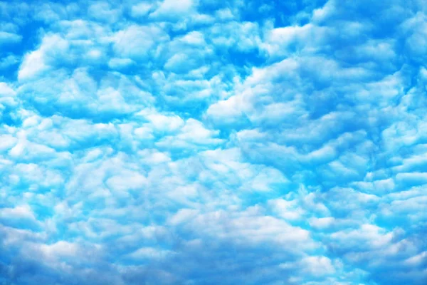 Biały chmura chmury lato niebieski niebo rozchmurze stos słońce — Zdjęcie stockowe