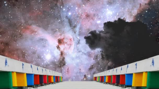 Νεφέλωμα κινείται πίσω στο νυχτερινό ουρανό και θολή σκοτεινό σύννεφο διέρχεται από τη γέφυρα του ουράνιου τόξου — Αρχείο Βίντεο