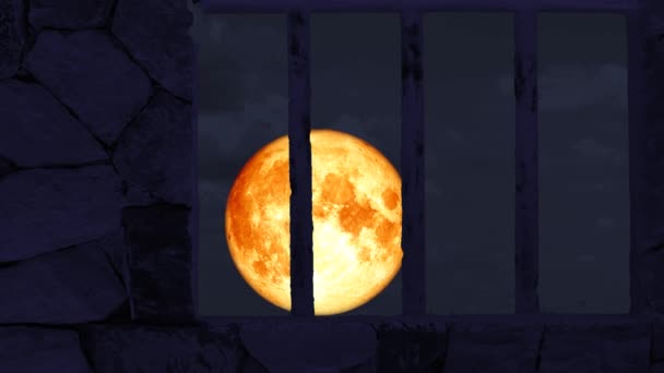 Super moon passa indietro finestra sagoma e barra di ferro — Video Stock