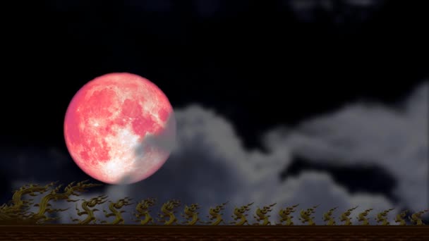 Luna piena rosa di nuovo sul cielo notturno e nube sfocata passaggio in movimento sul tetto — Video Stock