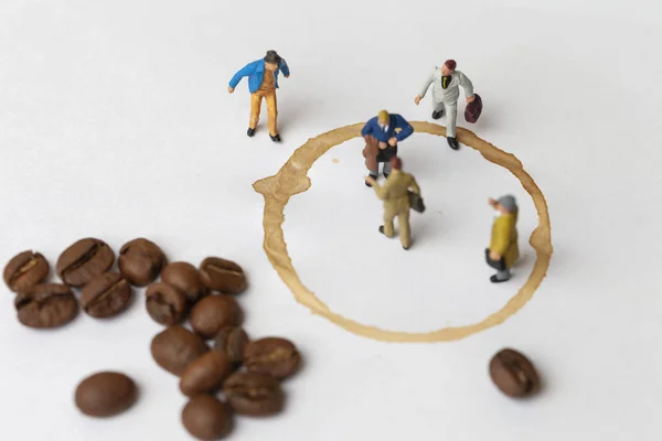 Кофе Брейк Концепция Потерять Миниатюрные Люди Кофе — стоковое фото