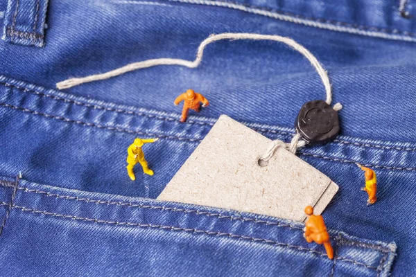 Concetto Industria Della Moda Lavoratori Miniatura Tessuto Denim Vicino — Foto Stock