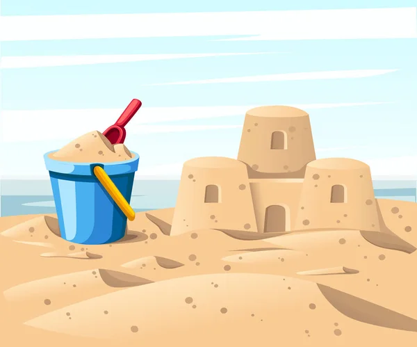 Castelo de areia simples com balde azul e pá vermelha. Desenhos animados. Ilustração vetorial plana no fundo da praia. Céu azul com nuvens, mar ou oceano no fundo —  Vetores de Stock