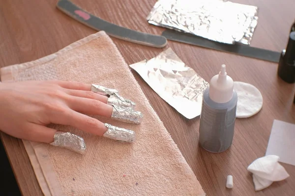 Removing gel Polish from nails. All fingers with foil. Close-up hand. — Stock Photo, Image