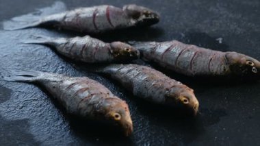 Baharat siyah tablo yakın tarih içinde sazan.