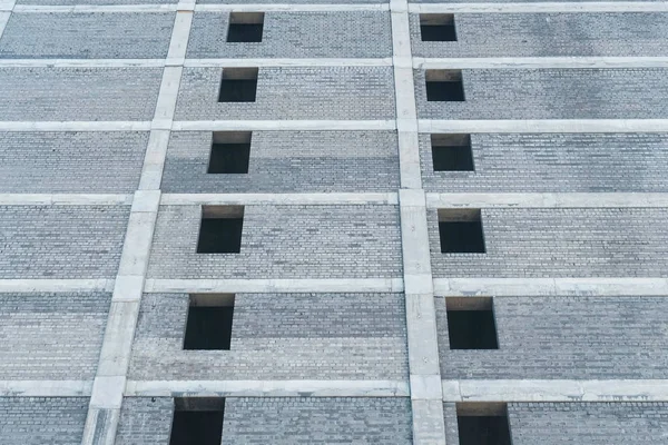Multi-andares em construção e guindaste de construção. Vista de perto . — Fotografia de Stock