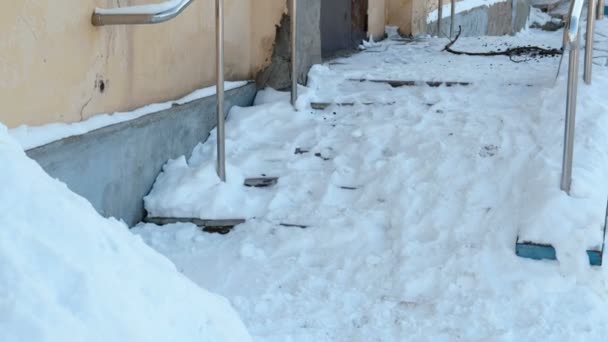 Closeup snowy slippery stairs of the porch in winter day. Camera moving to up. — Stock Video