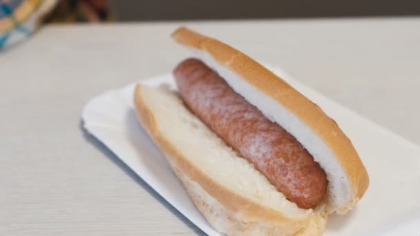 Hotdog on the table in cafe. — Stock Video