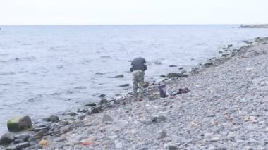 Olta denize sahilde tanınmaz biri.