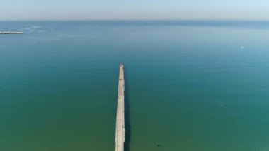 Havadan görünümü fotoğraf denize. Karadeniz liman ve iskele yükseklikten.