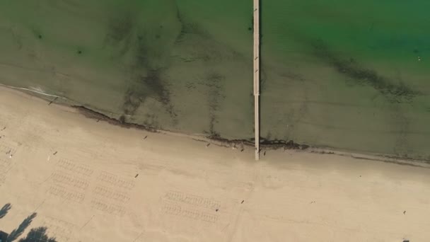 Svarta Havets Sand Stranden Och Piren Från Höjden Flygfoto Fotografi — Stockvideo