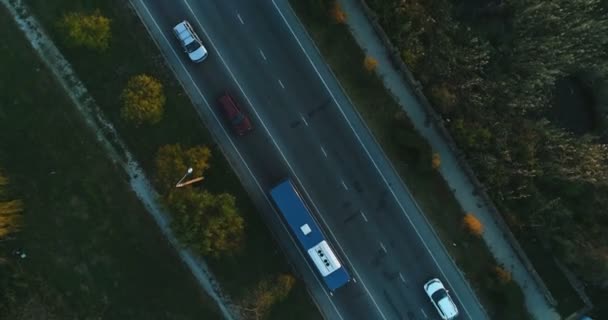 Flying over the roadway with cars at evening. Beautiful aerial view on the night road. — Stock Video