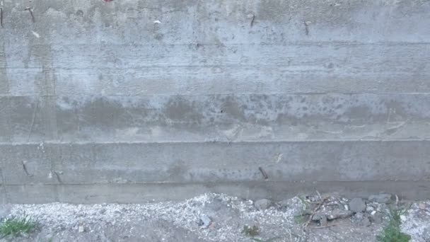 Tape betongfundament för ett hus på landet. — Stockvideo