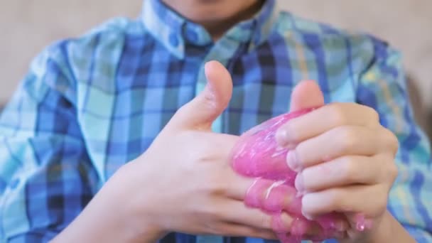 Boys hands with a pink slime. Boy plays with slime. — Stock Video