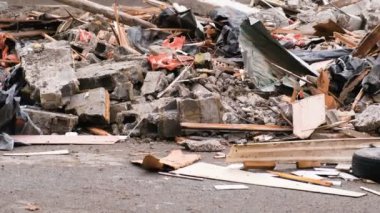 İnşaat atıkları evden sonra deprem yok.