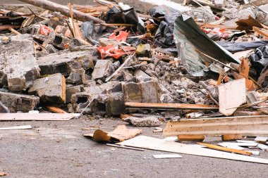 İnşaat atıkları evden sonra deprem yok.