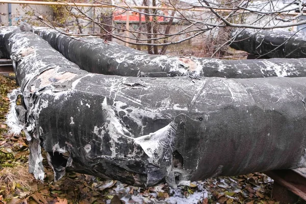 Heating main pipeline on the street. Old pipeline. — Stock Photo, Image